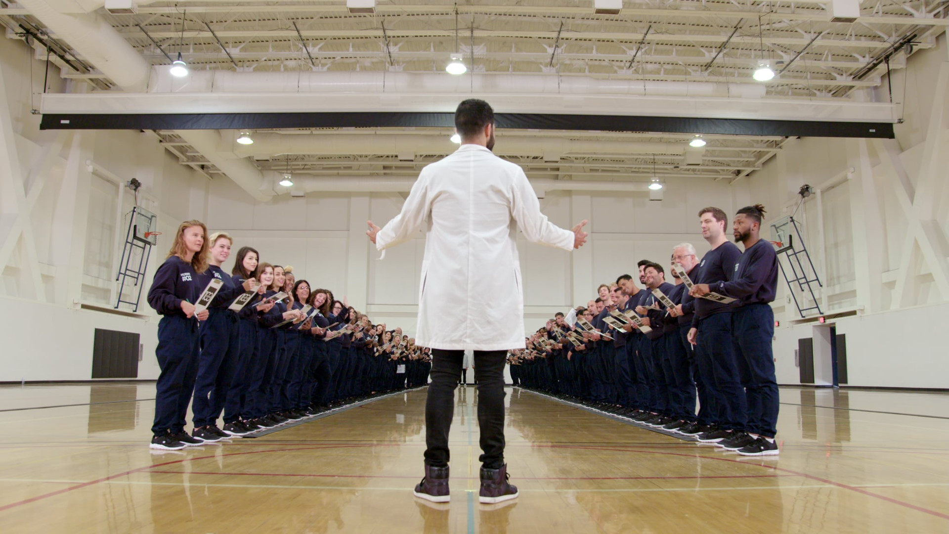 100 Humans. Life’s Questions. Answered. 1. Sezon 8. Bölüm