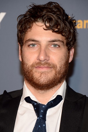 Adam Pally tüm dizileri dizigom'da