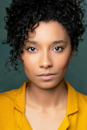 Adele James tüm dizileri dizigom'da