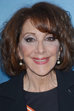 Andrea Martin tüm dizileri dizigom'da