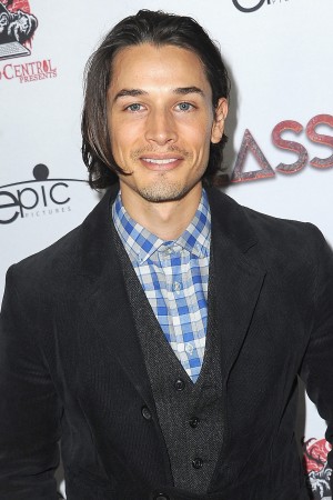 Andrew Gray tüm dizileri dizigom'da