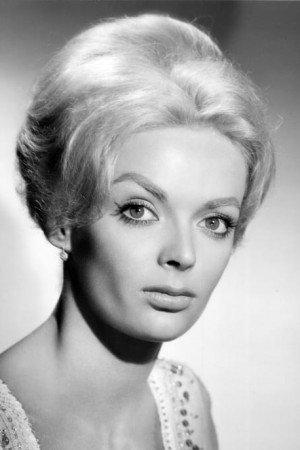 Barbara Steele tüm dizileri dizigom'da