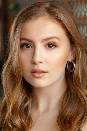 Bebe Wood tüm dizileri dizigom'da