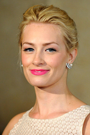 Beth Behrs tüm dizileri dizigom'da