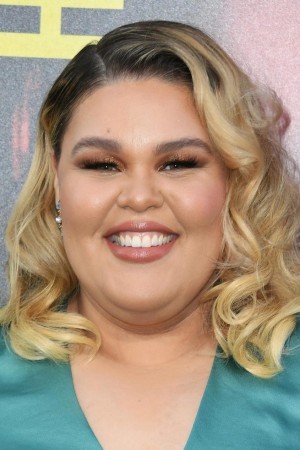 Britney Young tüm dizileri dizigom'da