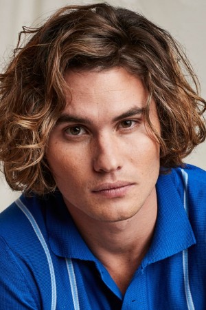 Chase Stokes tüm dizileri dizigom'da