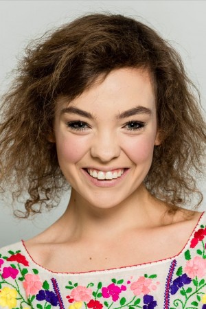 Chloe Hayden tüm dizileri dizigom'da