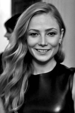 Clara Paget tüm dizileri dizigom'da