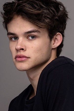 Curran Walters tüm dizileri dizigom'da