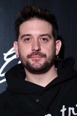 G-Eazy tüm dizileri dizigom'da