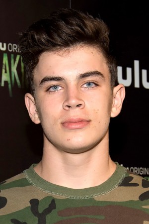 Hayes Grier tüm dizileri dizigom'da