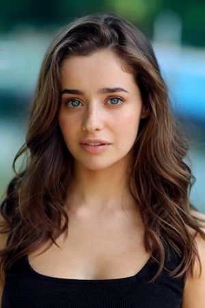 Holly Earl tüm dizileri dizigom'da