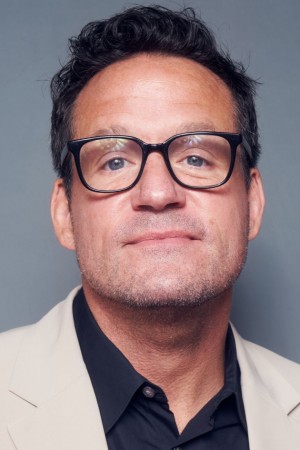 Josh Hopkins tüm dizileri dizigom'da