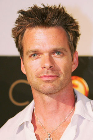 Joshua Cox tüm dizileri dizigom'da