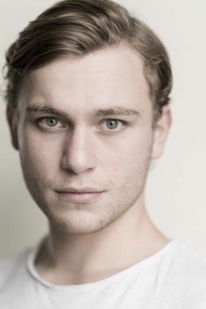 George Parker tüm dizileri dizigom'da