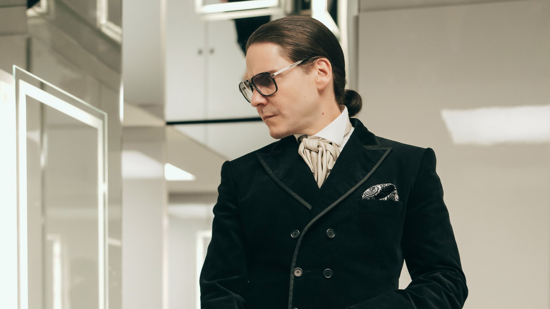 Becoming Karl Lagerfeld 1. Sezon 5. Bölüm