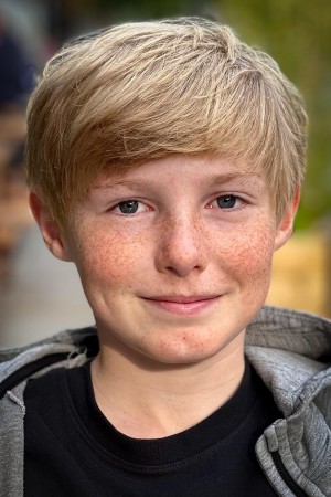 Toby Eden tüm dizileri dizigom'da