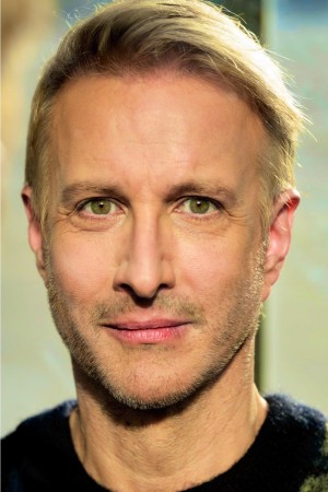 Bronson Pinchot tüm dizileri dizigom'da