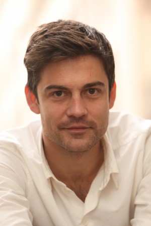 Roger Coma tüm dizileri dizigom'da