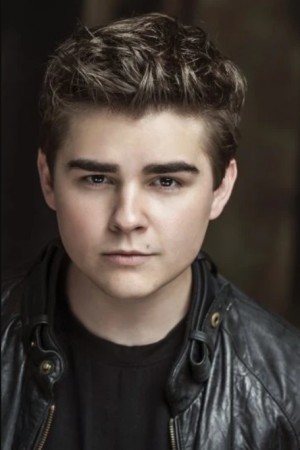 Dylan Everett tüm dizileri dizigom'da