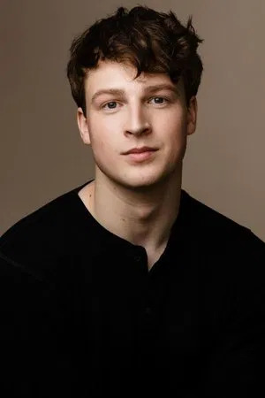 Fionn Laird tüm dizileri dizigom'da