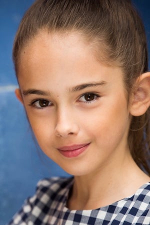 Julia Butters tüm dizileri dizigom'da