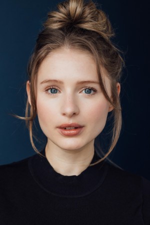 Alexandra Beaton tüm dizileri dizigom'da