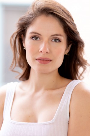 Olivia Grace Applegate tüm dizileri dizigom'da