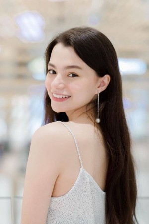 Becky Armstrong tüm dizileri dizigom'da