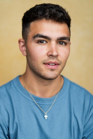 George Hawkins tüm dizileri dizigom'da