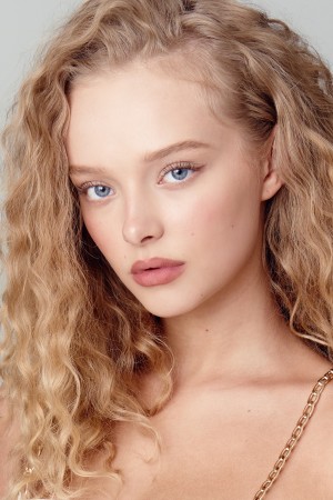 Amiah Miller tüm dizileri dizigom'da