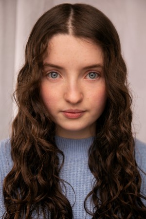 Lucy Halliday tüm dizileri dizigom'da